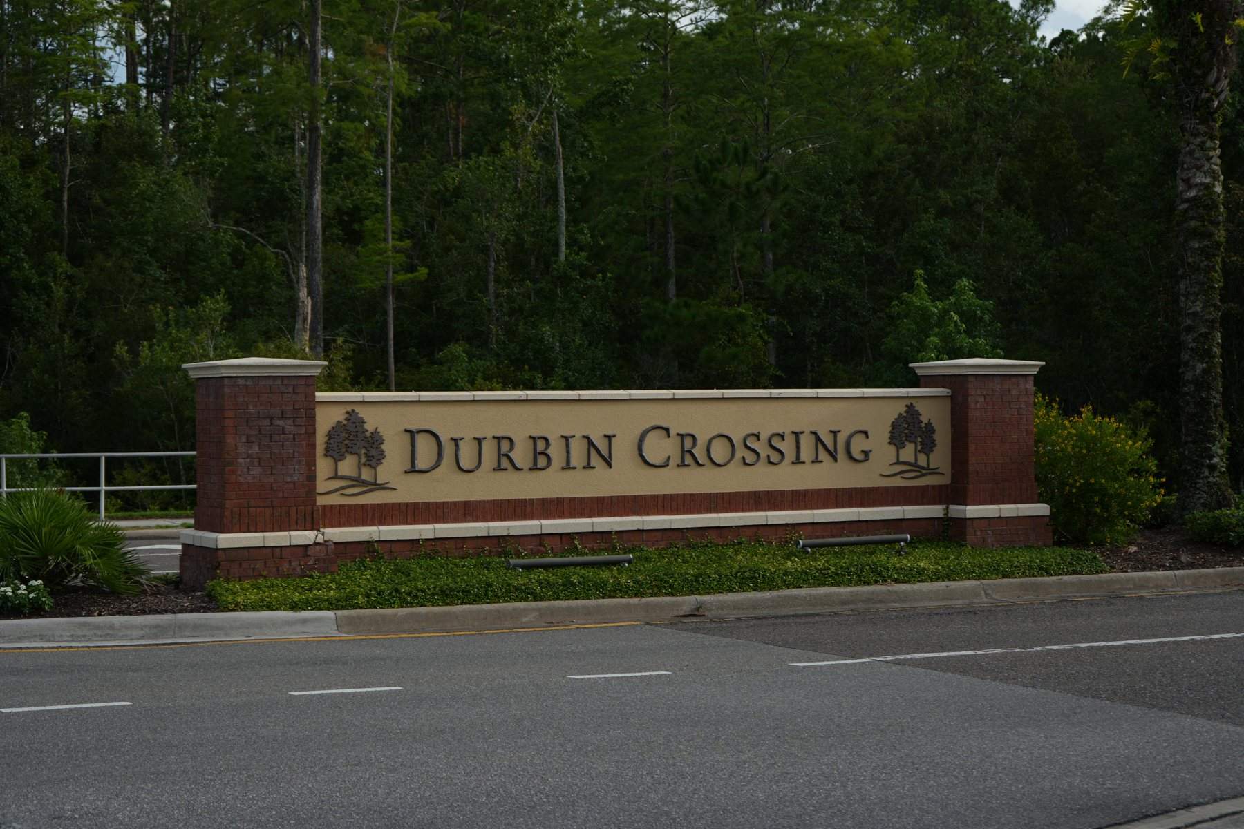 durbin-crossing-brick-entrance-sign-veterans-parkway
