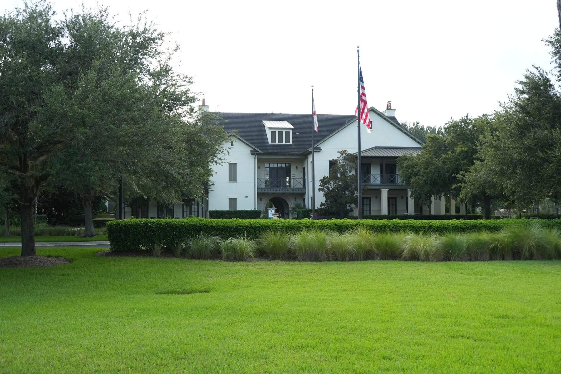 nocatee-welcome-center-clubhouse-lawn