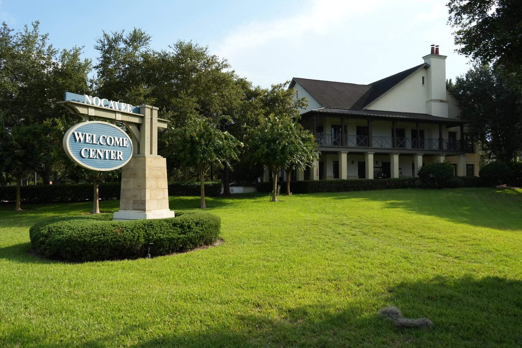 nocatee-welcome-center-sign-lakefront
